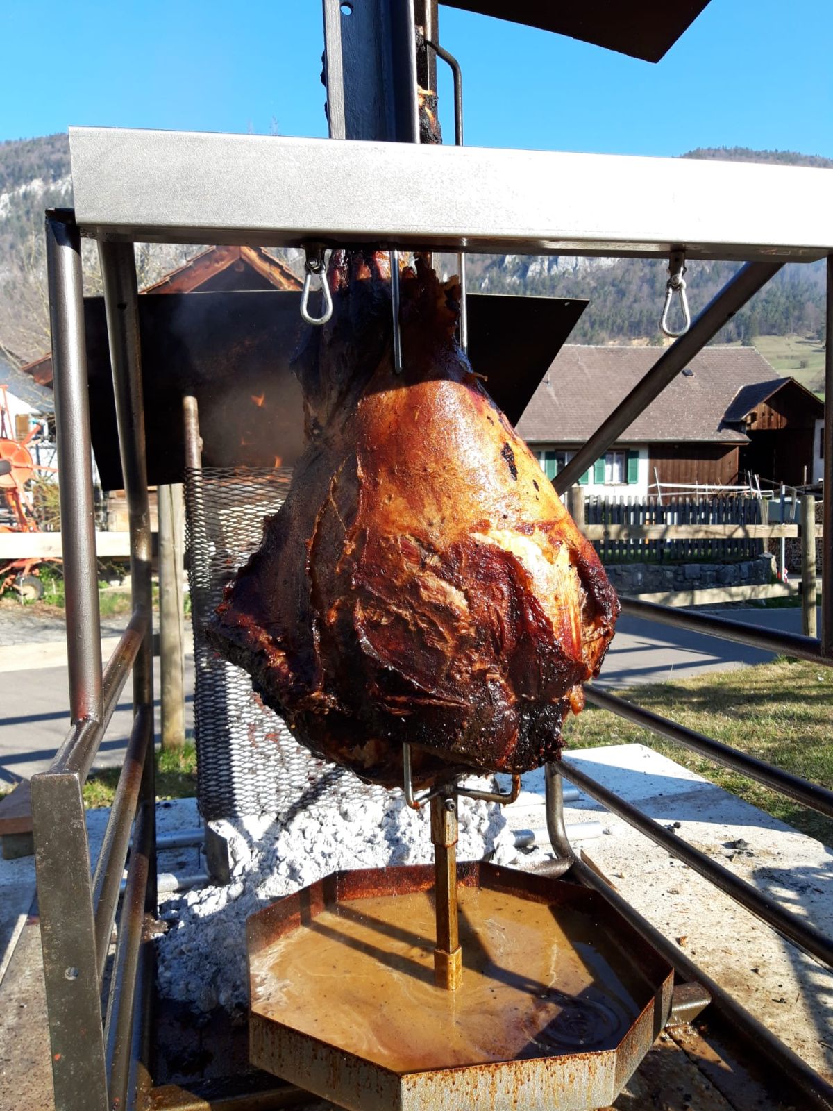 La cuisse de bœuf à la broche est l’une des spécialités avec laquelle Stéphane Oester régalera les visiteurs de la beef.ch.  